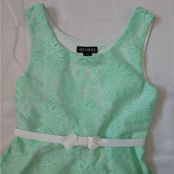 Girls size 8 George mint green crochet lace dress perfect spring easter dress - Picture 3 of 6